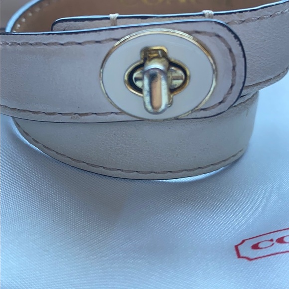 Coach turn lock double wrap white bracelet - Picture 4 of 9